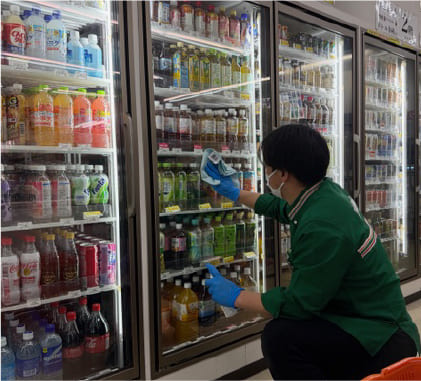 コンビニのガラス